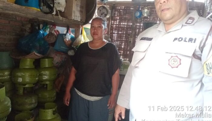 Bhabinkamtibmas Polsek Tanah Jawa Pantau Distribusi Gas Elpiji 3 Kg di Nagori Bah Kisat