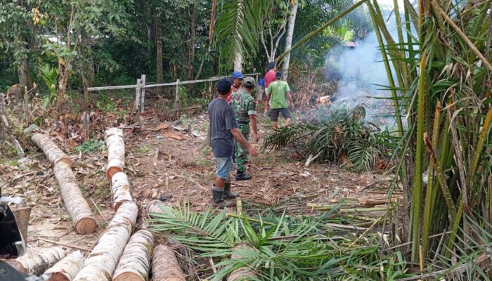 “Utamakan Keselamatan Warga” Babinsa Koramil 1019-04/ Ktg Gotong Royong Bersama Warga