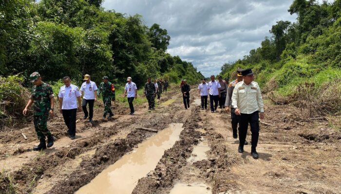 Setelah Upacara Selesai, Dandim 1019/Katingan Beserta Rombongan Cek Sasaran Fisik TMMD Reguler ke-123