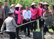 Dukung Program Ketahanan Pangan, Kapolresta Palangka Raya Panen Ikan Air Tawar di Kolam Polsek Rakumpit