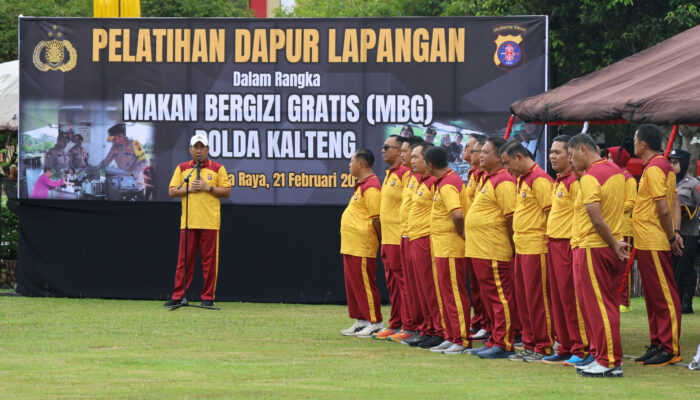 Perkuat Soliditas, Polda Kalteng Gelar Olahraga Bersama Sekaligus Beri Pelatihan Dapur Lapangan Bagi Personel Brimob dan Samapta