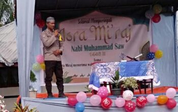 Bhabinkamtibmas Polsek Bosar Maligas Hadiri Isra’ Mi’raj di SDN 091709 Afdeling II Tinjowan, Sampaikan Pesan Kamtibmas dan Jalin Silaturahmi