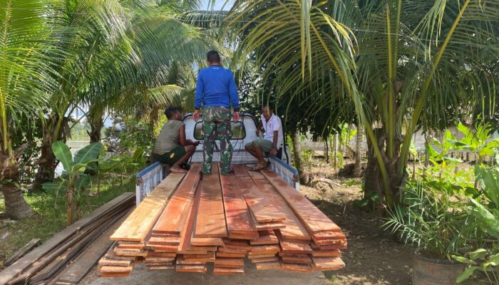 Matrial Kayu di Datangkan Untuk Rehab RTLH Bapak Ardianto