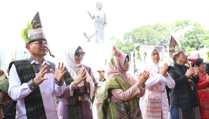 Bupati Simalungun dan Ketua TP PKK Hadiri Peresmian Monumen Raja Sang Naualuh Damanik