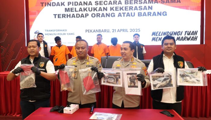 Polda Riau Tangkap Empat Debt Collector Yang Terlibat Pengrusakan dan Intimidasi