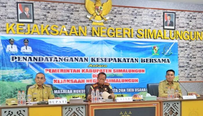 Dalam Rangka Penanganan Hukum Perdata dan Tata Usaha Negara, Bupati Simalungun dan Kajari Tantadangani Nota Kesepakatan