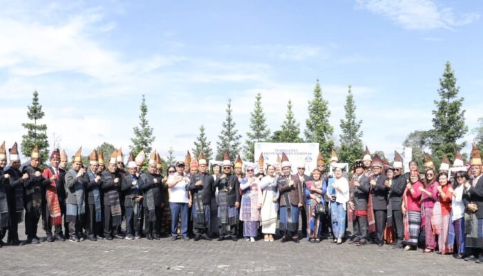 Pemerintahan Kabupaten Simalungun Melaksanakan Gelar Upacara Hari Pendidikan Nasional(Hardiknas) Tahun 2025 Dipimpin Bupati Simalungun Didepan Kantor Bupati Simalungun