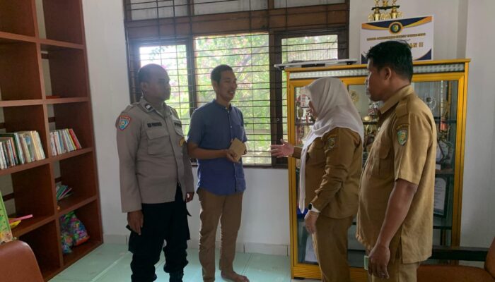 Bhabinkamtibmas Panarung Saksikan Penyerahan Bantuan Tali Asih kepada Keluarga Almarhum Ketua RT