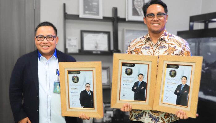 Jamkrindo Raih Tiga Penghargaan di Ajang Indonesia Financial Top Leader Award 2025