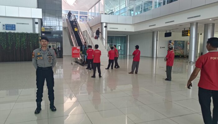 Personel Satpamobvit Polresta Palangka Raya Perkuat Pengamanan di Bandara Tjilik Riwut