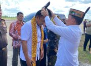 Tarian Adat Dayak Sambut Kedatangan Kajati Kalteng Agus Sahat Sampe Tua Lumban Gaol, S.H., M.H.