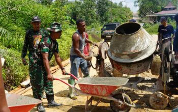 Cek Pengecoran Jalan TMMD, Pasiter Ingatkan Kualitas Adukan