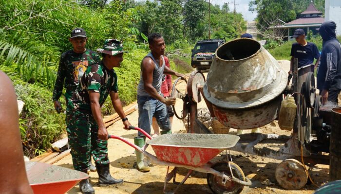 Cek Pengecoran Jalan TMMD, Pasiter Ingatkan Kualitas Adukan