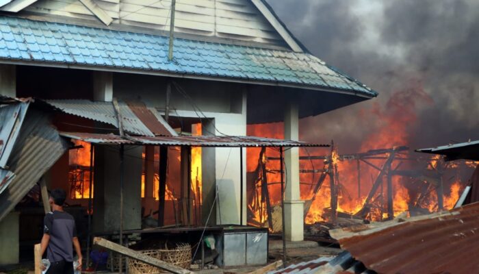 Pasar Tradisional Serbelawan Ludes Digasak Sijago Merah, Bupati Simalungun Langsung Tinjau Lokasi