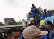 Massa Geruduk DPR, Teriakkan Revolusi dan Tuduh DPR Jadi Alat Oligarki