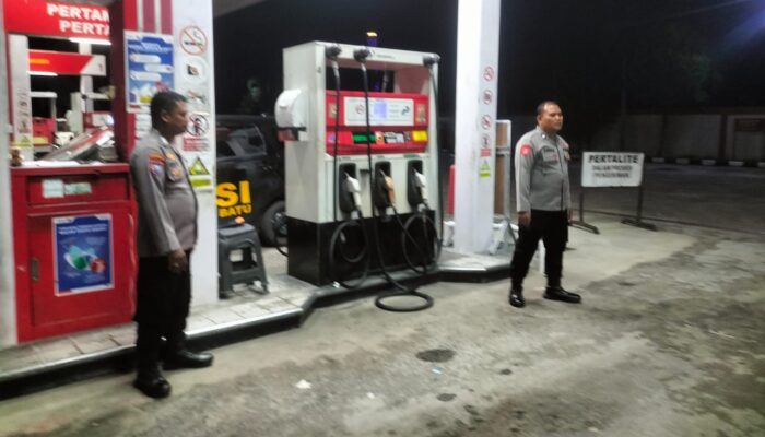 Cegah Gangguan Keamanan, Polsek Bukit Batu Datangi SPBU