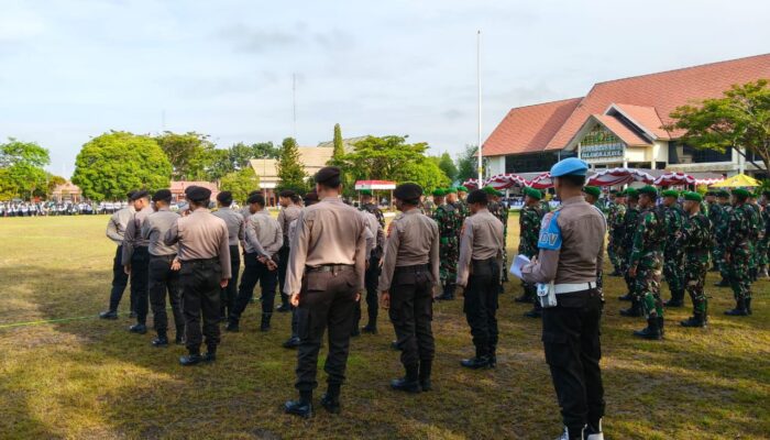 Personel Polresta Palangka Raya Ikuti Upacara Hari PGRI ke-80, Hari Korpri ke-55 dan Hari Guru Nasional 2025 di Kantor Wali Kota