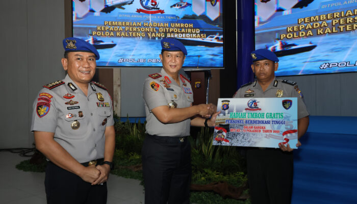 Syukuran HUT Korps Polairud ke-75, Kapolda Kalteng Dianugerahi Brevet Bhayangkara Bahari Sekaligus Beri Penghargaan 2 Personel Berprestasi 