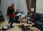 PENYIDIK KEJATI KALTENG GELEDAH 3 (TIGA) LOKASI TERKAIT DUGAAN TINDAK PIDANA KORUPSI PENJUALAN/ EKSPORT ZIRCON OLEH PT. INVESTASI MANDIRI 