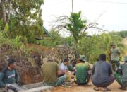 Tak Hanya Bekerja, Satgas TMMD Reguler ke-127 Perkuat Kebersamaan Dengan Warga Saat Puasa