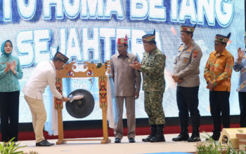 Dukung Program Kartu Huma Betang Sejahtera, Kapolda Kalteng: Semoga Bantuan ini Bisa Bermanfaat Untuk Masyarakat