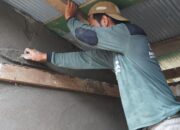 Satgas TMMD Reguler ke-127 Kodim 1015/Sampit, Lanjutkan Plester Diding MCK