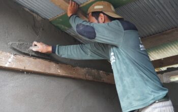 Satgas TMMD Reguler ke-127 Kodim 1015/Sampit, Lanjutkan Plester Diding MCK