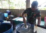 Anggota Satgas TMMD Reguler ke-127, Laksanakan Komsos Bersama Pembuat Tahu