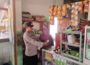 Pastikan Pangan Layak Konsumsi Saat Puasa, Bhabinkamtibmas Polsek Rakumpit Cek Dagangan Warga Petuk Barunai