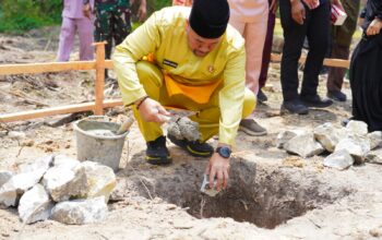 Bupati Batu Bara Letakkan Batu Pertama Pembangunan Rumah Tahfiz di Desa Pulau Sejuk