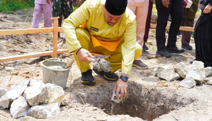 Bupati Batu Bara Letakkan Batu Pertama Pembangunan Rumah Tahfiz di Desa Pulau Sejuk