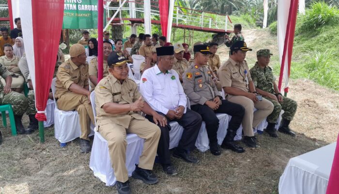 Kepala Desa Kandangan Beserta Jajaran Ikuti Louncing 200 Titik Jembatan Garuda Oleh KSAD Jendral TNI Maruli Simanjuntak.M.Sc Secara Daring