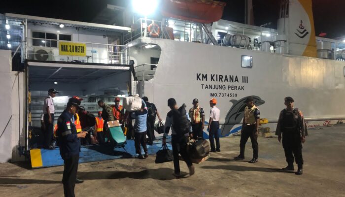 Amankan Keberangkatan 465 Penumpang KM Kirana III, Polsek KPM Perketat Pengawasan di Pelabuhan Sampit