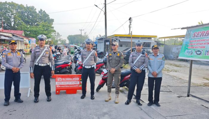 CFD Taman Kota Sampit Membeludak, Satlantas Polres Kotim Lakukan Rekayasa Arus Lalu Lintas