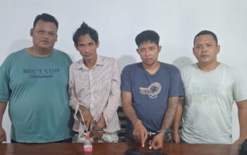 Saat Digerebek Wahyu Andika dan Dedi Putra Tak Berkutik Diborgol Polisi, 2,69 Gram Sabu Disita