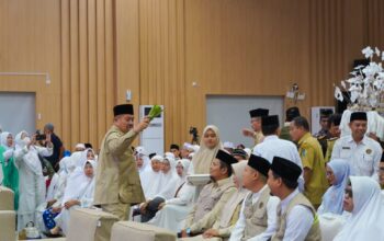 Bupati Batu Bara Tepung Tawari Jemaah Calon Haji Tahun 1447 H