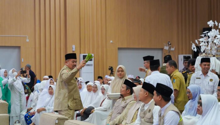 Bupati Batu Bara Tepung Tawari Jemaah Calon Haji Tahun 1447 H