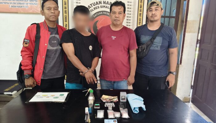 Residivis Narkoba Ini Gagal Lari Lompat Tembok, Meringkuk Tangan Diborgol Tim Polsek Dolok Batu Nanggar