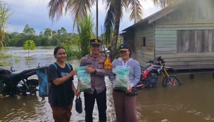 Polsek Mentaya Hulu Salurkan Bantuan untuk Warga Terdampak Banjir di Kuala Kuayan
