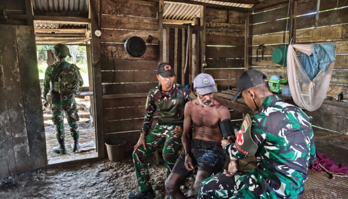 Satgas Yonif 123/Rajawali Jadi Tumpuan Layanan Kesehatan Warga Kiwiro