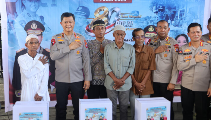 Polri Untuk Masyarakat, Polda Kalteng Salurkan Bansos dan Layanan Kesehatan untuk Korban Kebakaran di Palangka Raya