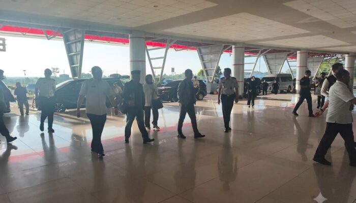 Amankan Keberangkatan Komisi XIII DPR RI, Satpamobvit Polresta Palangka Raya Siaga di Bandara Tjilik Riwut