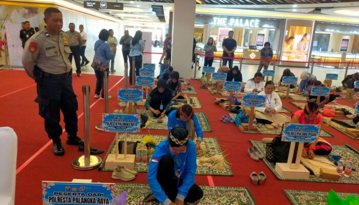 POLRESTA PALANGKA RAYA IKUTI LOMBA ANYAM ROTAN MERIAHKAN HUT BHAYANGKARA KE-80