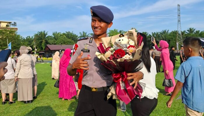 Keluarga Besar Kepala Desa Kandangan Batu Bara, Mengucapkan “Selamat Sukses Atas Kenaikan Pangkat Satu Tingkat” Kepada Briptu Alamsyah