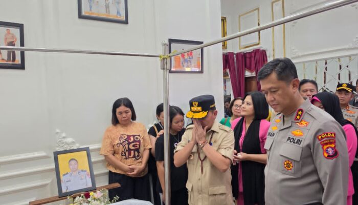 Kapolda dan Gubernur Kalteng Melayat ke Rumah Duka Aipda Yudhi Perdana Putra