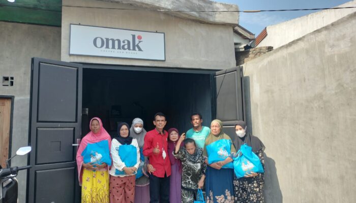 HUT ke-81 RI, PWI Batu Bara Berbagi Sembako kepada Warga Membutuhkan